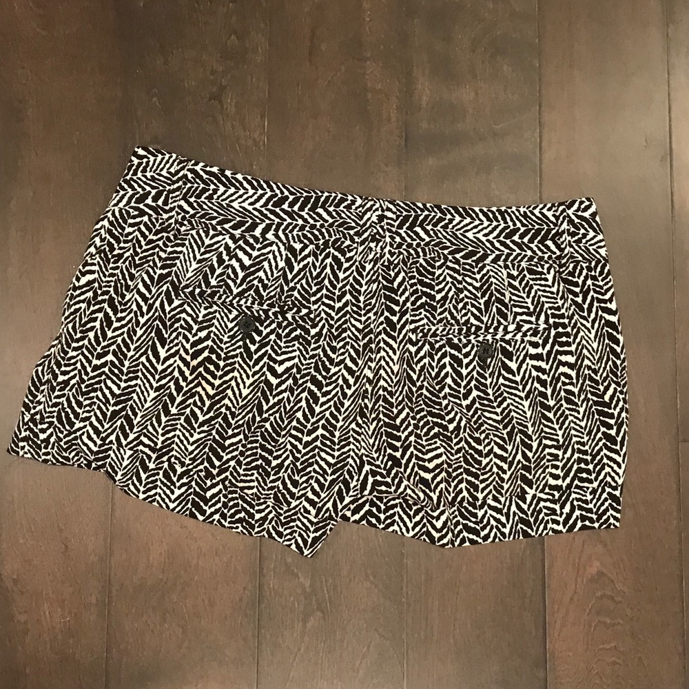 • EXPRESS SHORTS • - Picture 2 of 3
